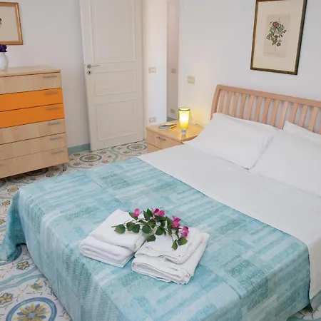 Tale Tale Apartment *