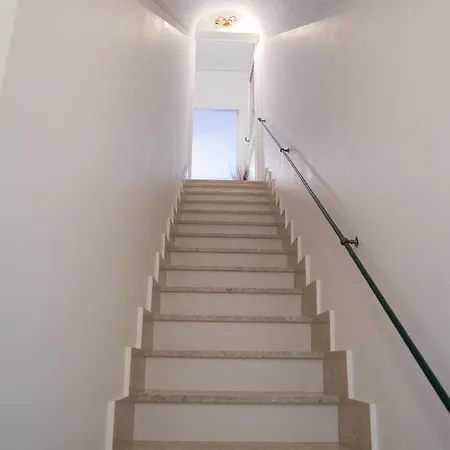 Tale Tale 마리나디라구사